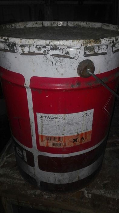 Lata de verniz mavirel