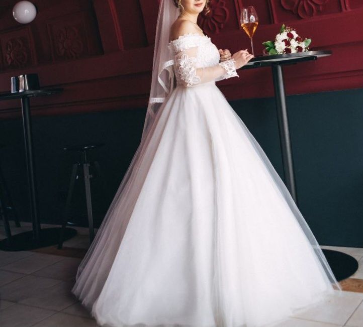 Свадебное  плать + ботинки 38 осенние