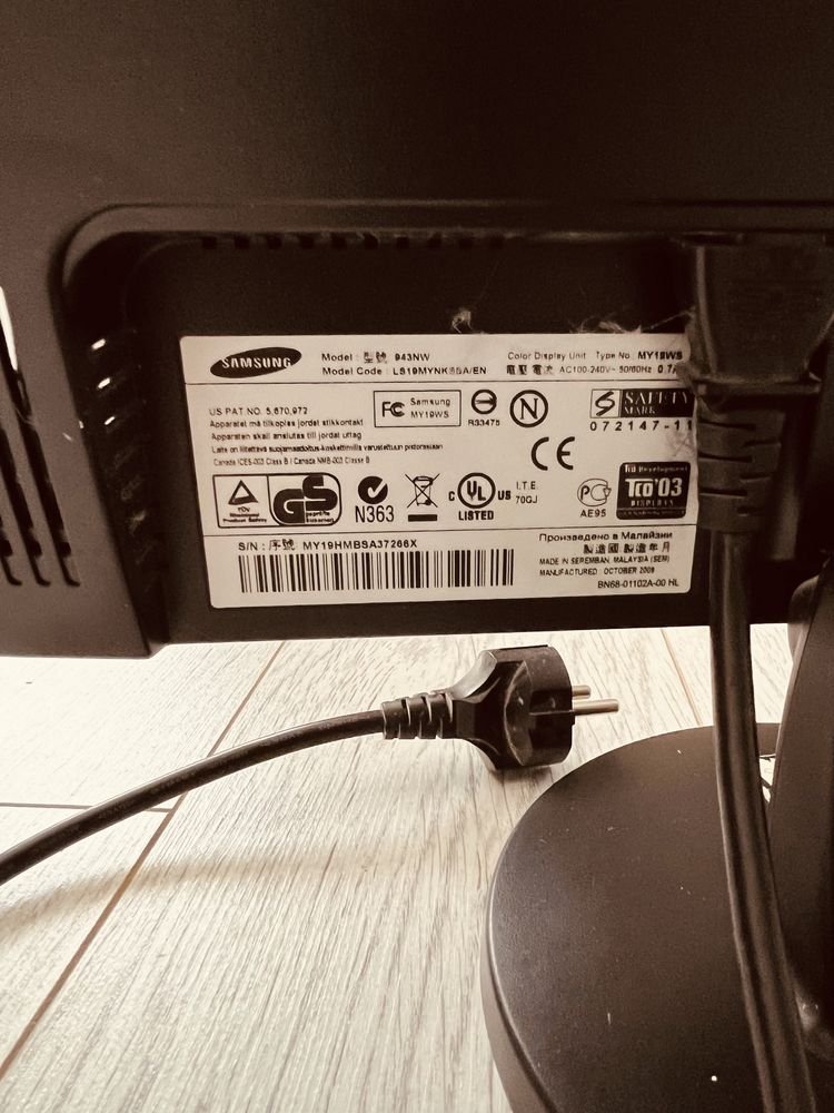 Монитор Samsung syncMaster 943 NW