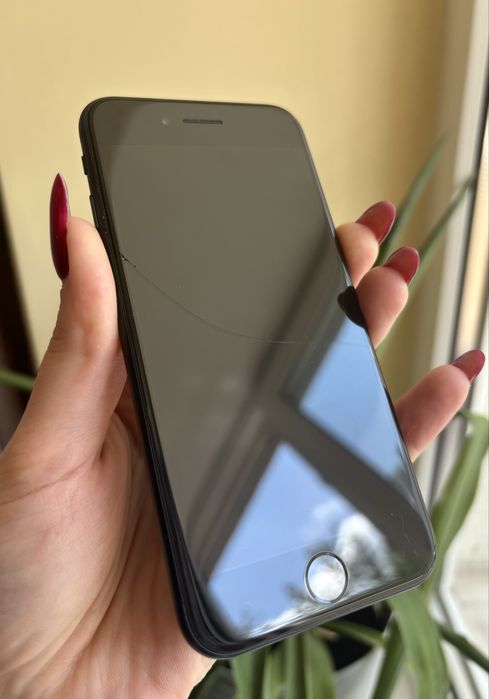 Телефон Apple iPhone SE 2nd Gen на 64 GB