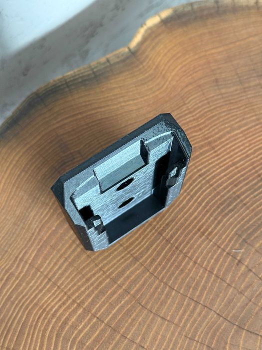 Uchwyt na Akumulator Dewalt 20V – Mocny, Niezawodny i Prosty!
