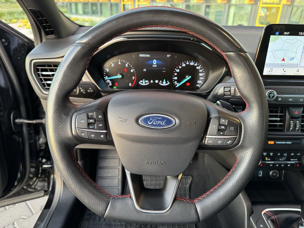 Ford Focus MK4 ST LINE