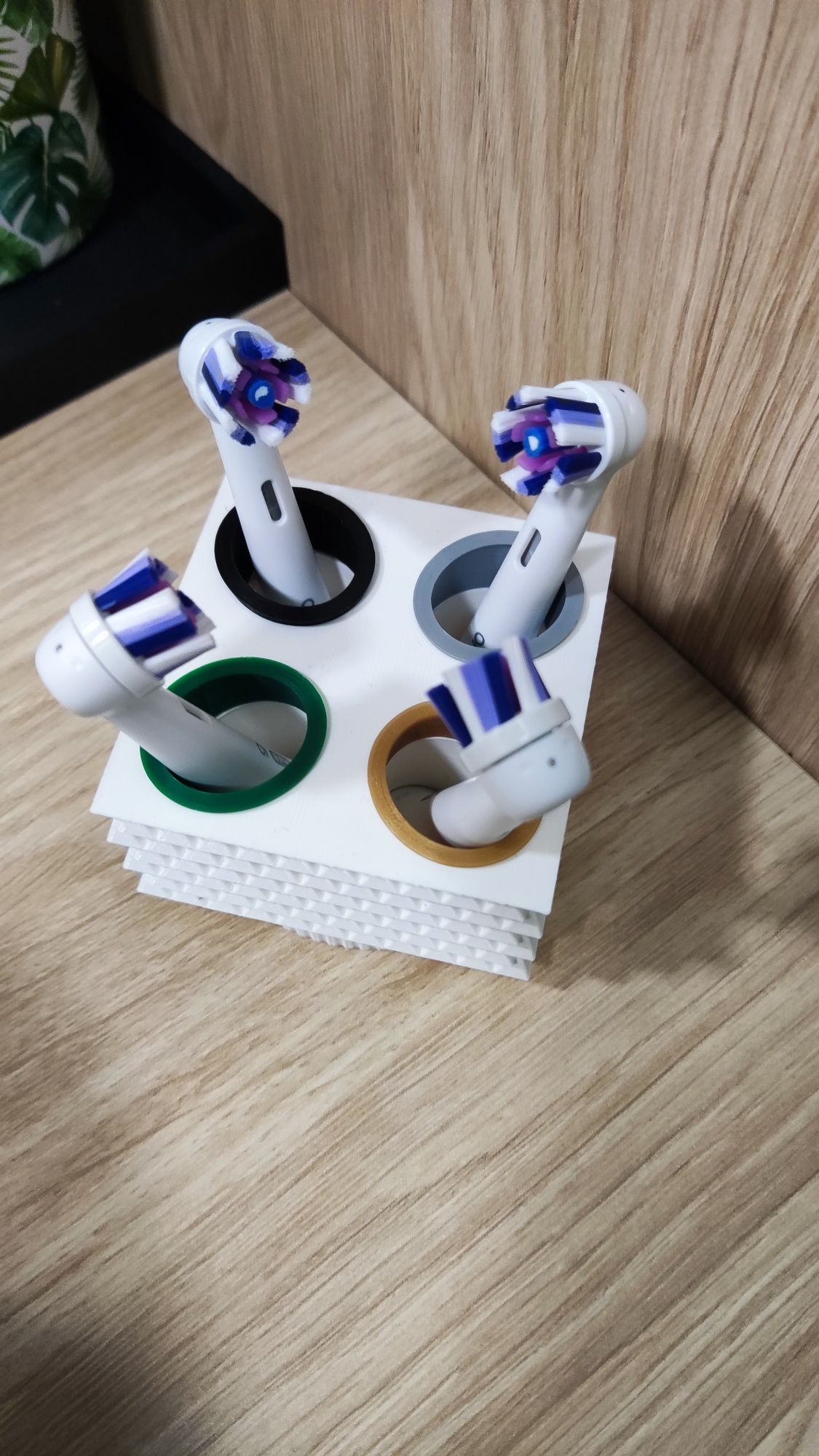 Pojemnik na szczoteczki elektryczne z drukarki 3D