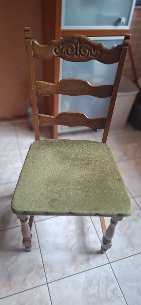 Sprzedam stół do renowacji – solidny i w dobrym stanie