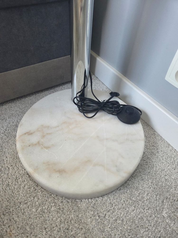 Lampa podlogowa