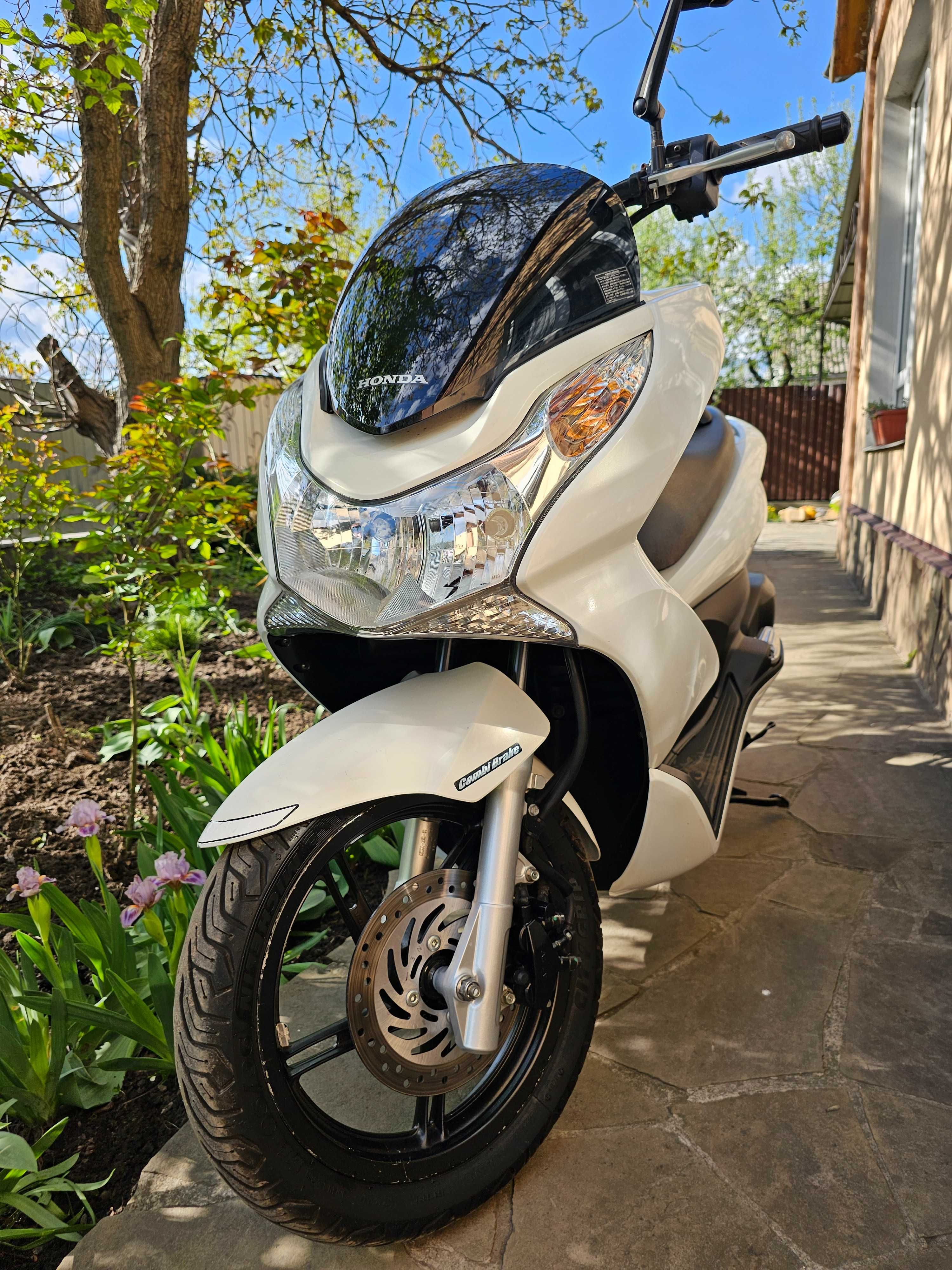 Максіскутер Honda PCX 125