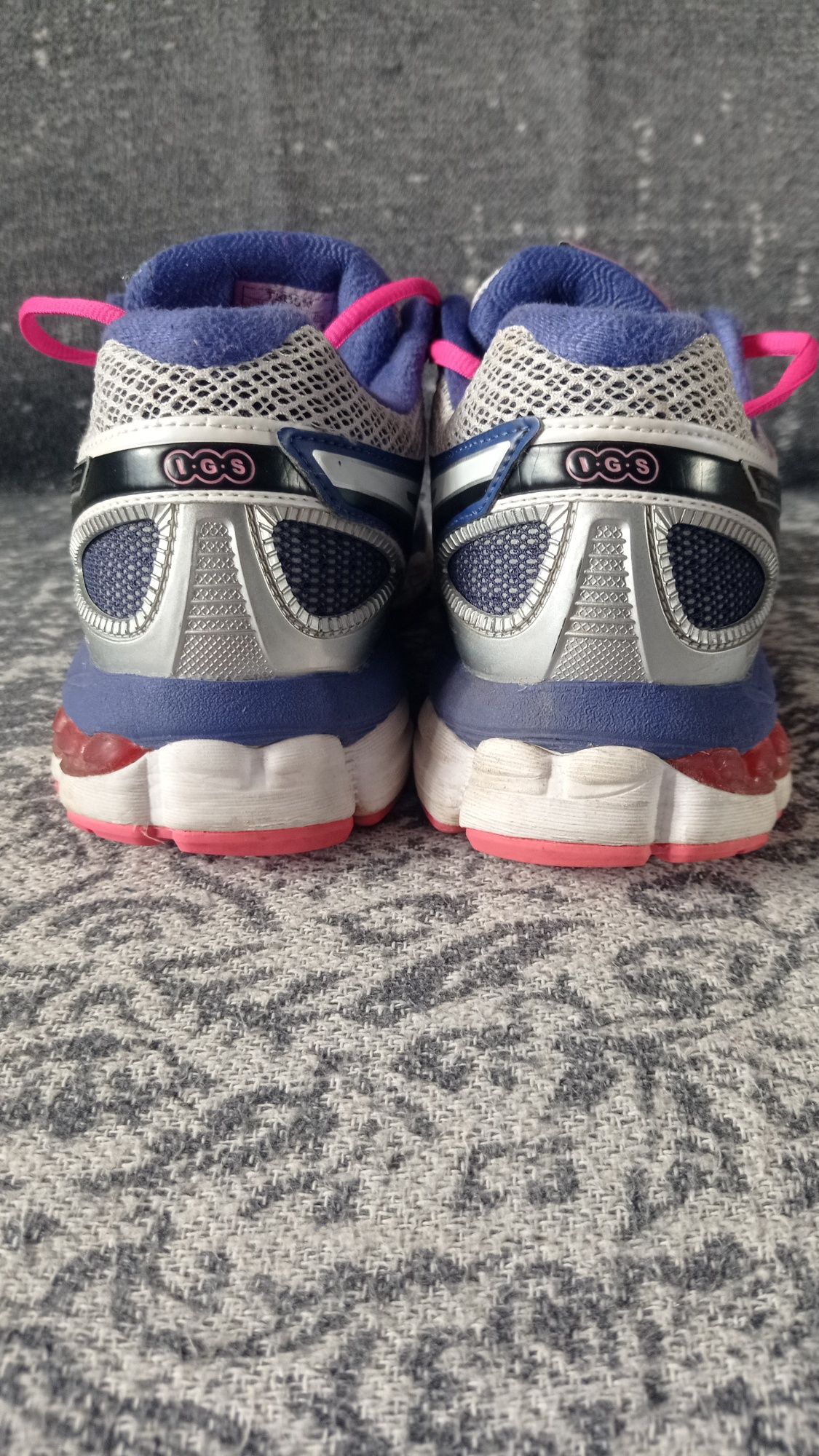 Жіночі кроси Asics