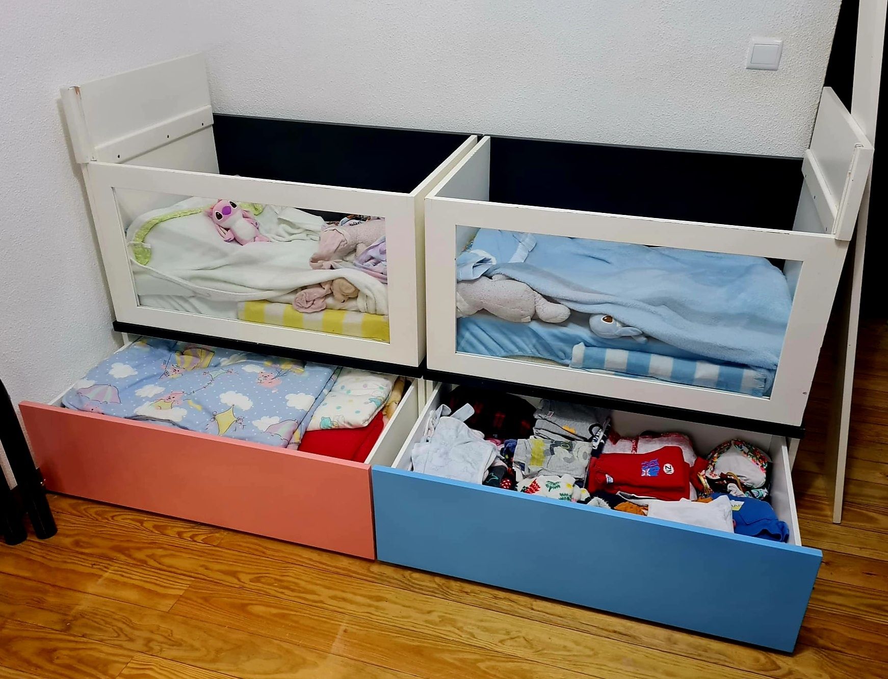 2 Berços feitos por encomenda, c/novos, tambem vendo em separado.
Com