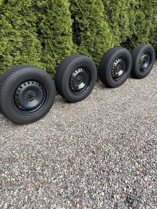 Opony zimowe 215/65 R16 z felgami stalowymi  stan bardzo dobry