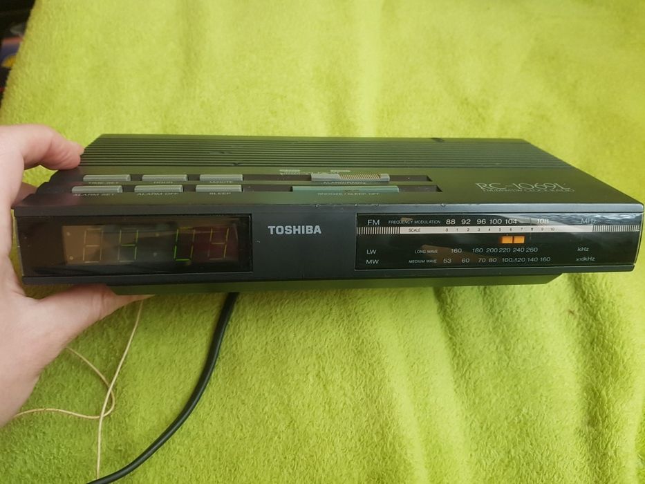 Radio budzik Toshiba Rc 1069L stan dobry