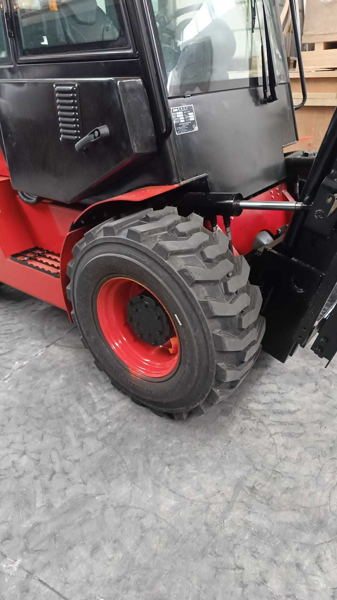 Empilhador 4x4 todo terreno 3.5 ton LTMG FDR35 ar condicionado