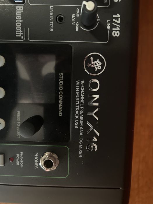 Mesa de Mistura Mackie Onyx16