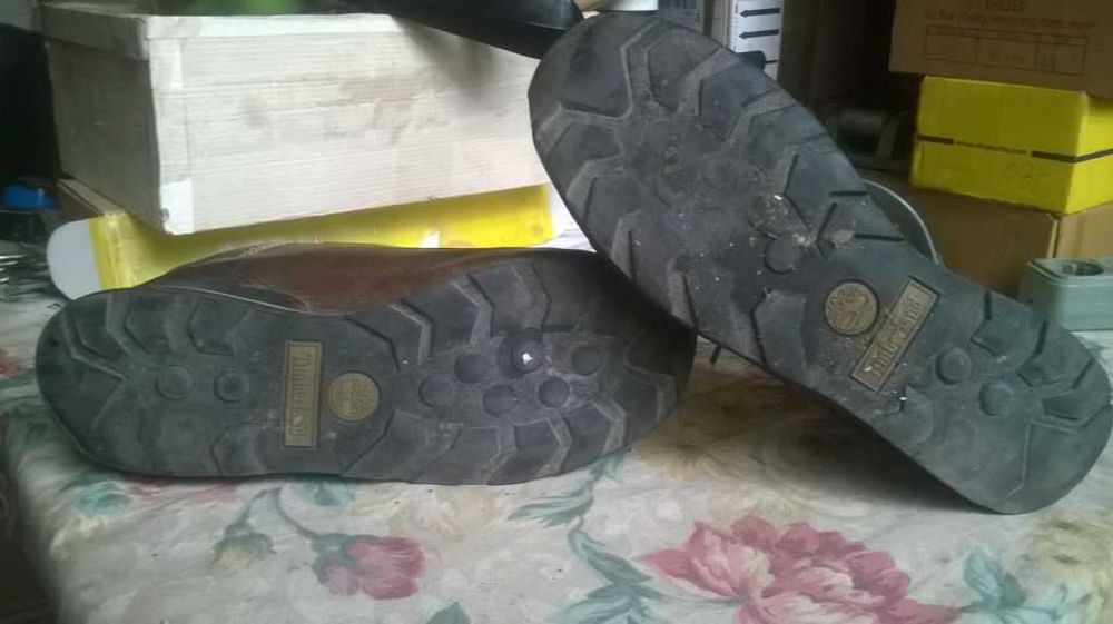 кросівки колір коричневий стан на фото, розмір 42