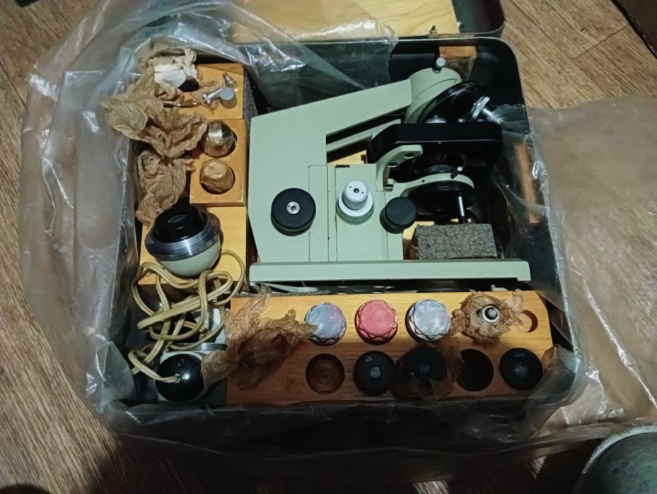 Продам микроскоп біолам д 2