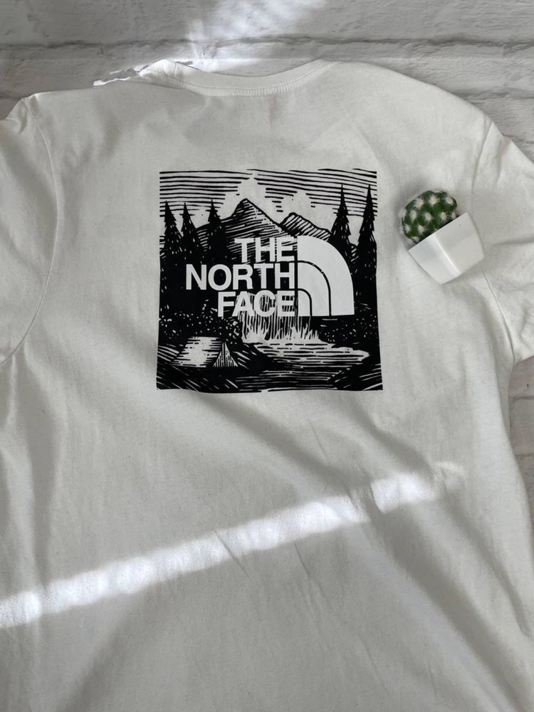 Футболка The North Face