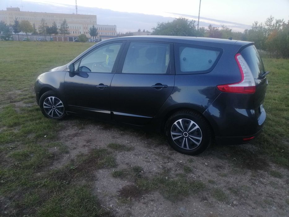 Renault Megane Scenik 2011 1.6 130к.с