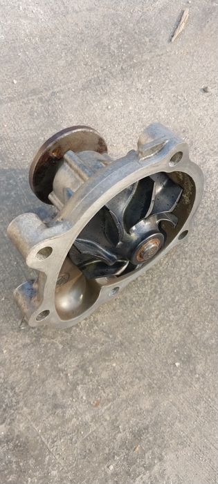 Водяна помпа опель меріва А 1,7 CDTI .