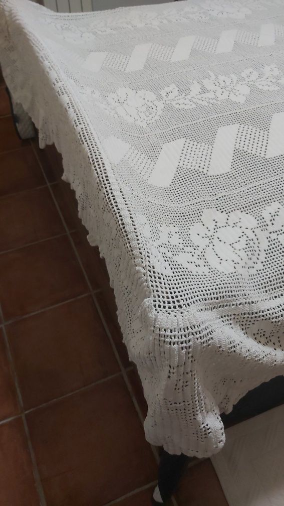 Colcha em renda feita à mão