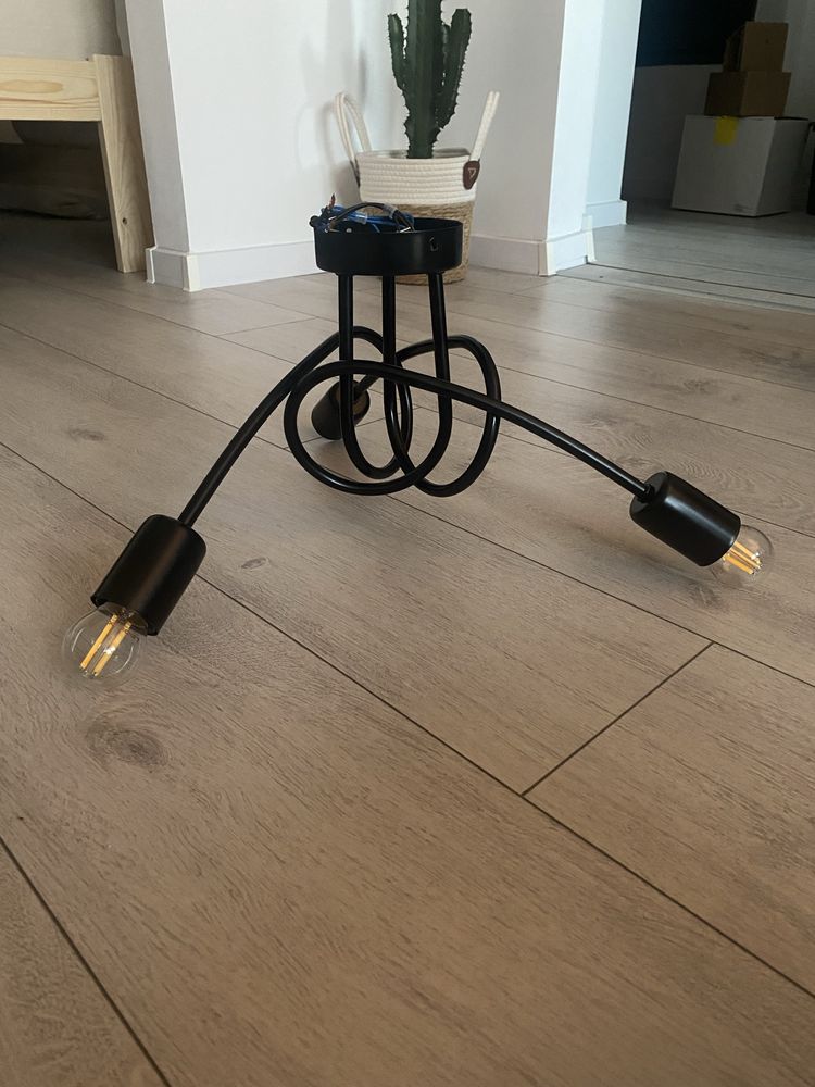 Lampa sufitowa w kolorze czarnym