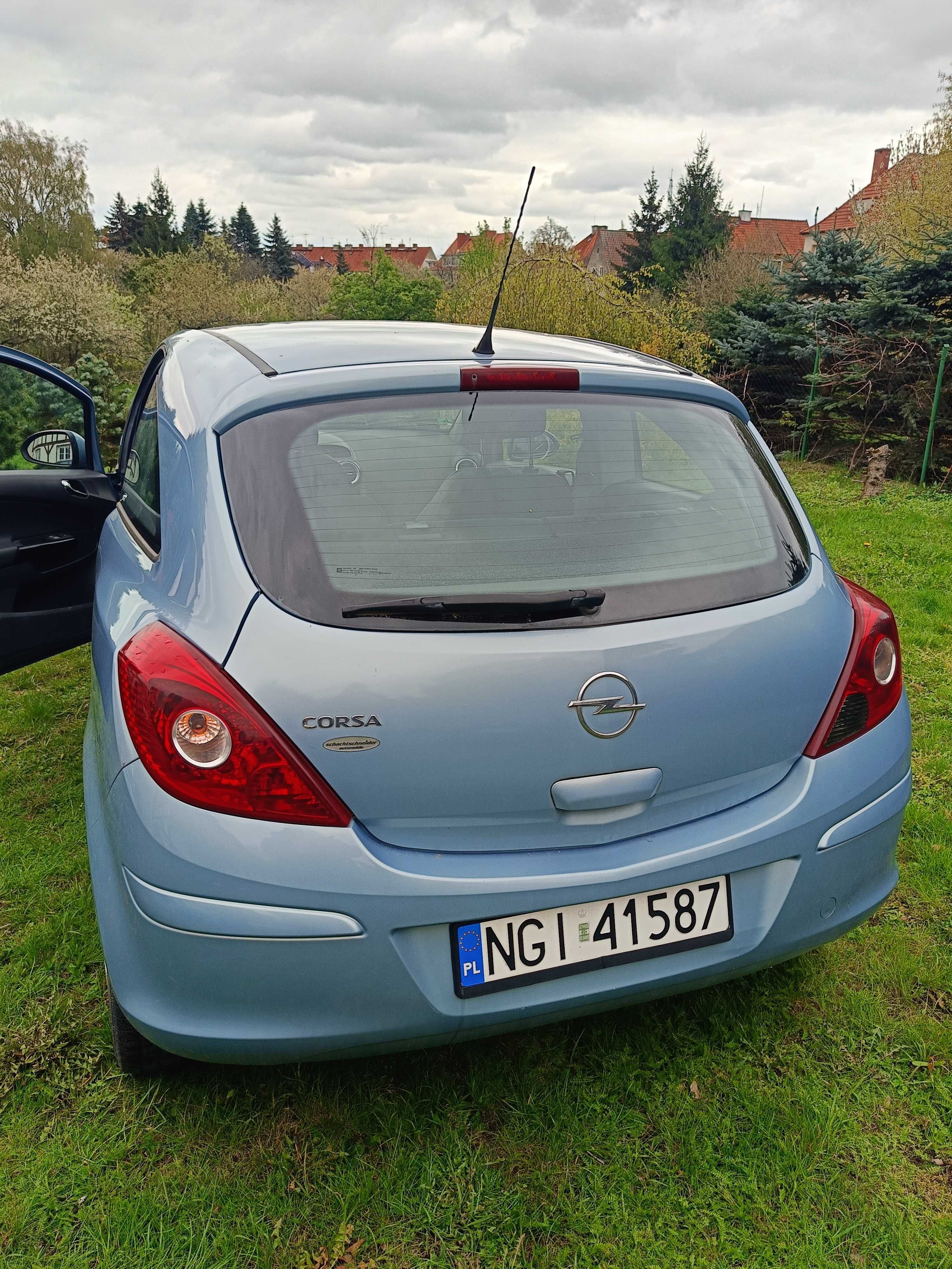 Opel Corsa 1,2 benzyna 2009r