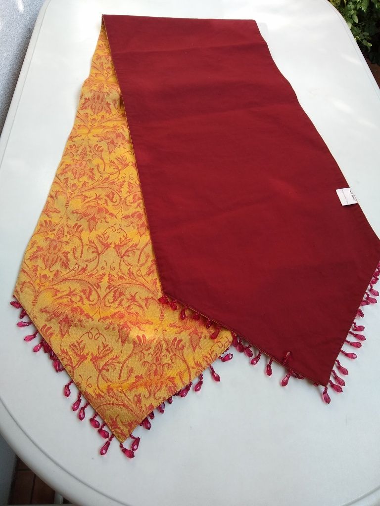 Gobelinowy bieżnik przez środek stoł180x35u