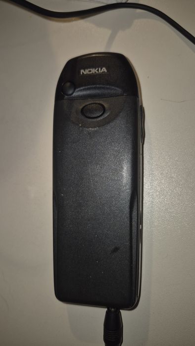 Nokia 6310i wlacza sie z ladowarką