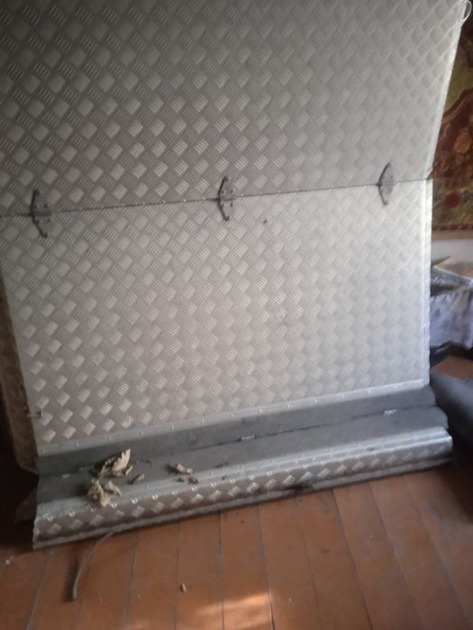 Продам кунг крышка багажника л.200 в хорошем состоянии цена 13000