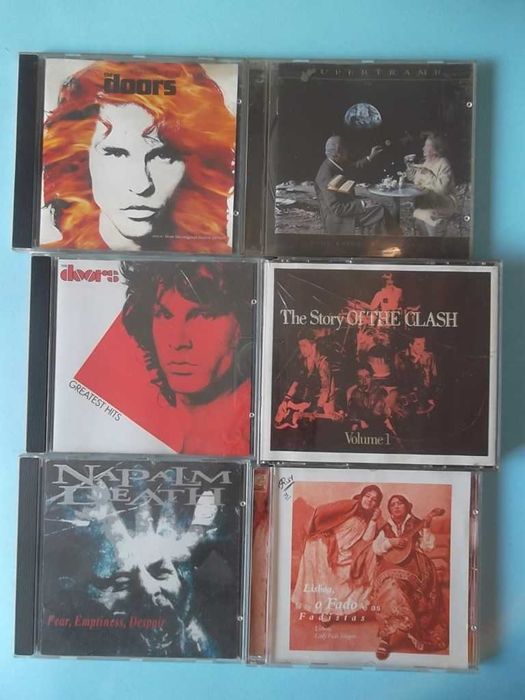Lotes de CDs em estado NOVO. Veja as fotos, preços a partir de 1EUR.