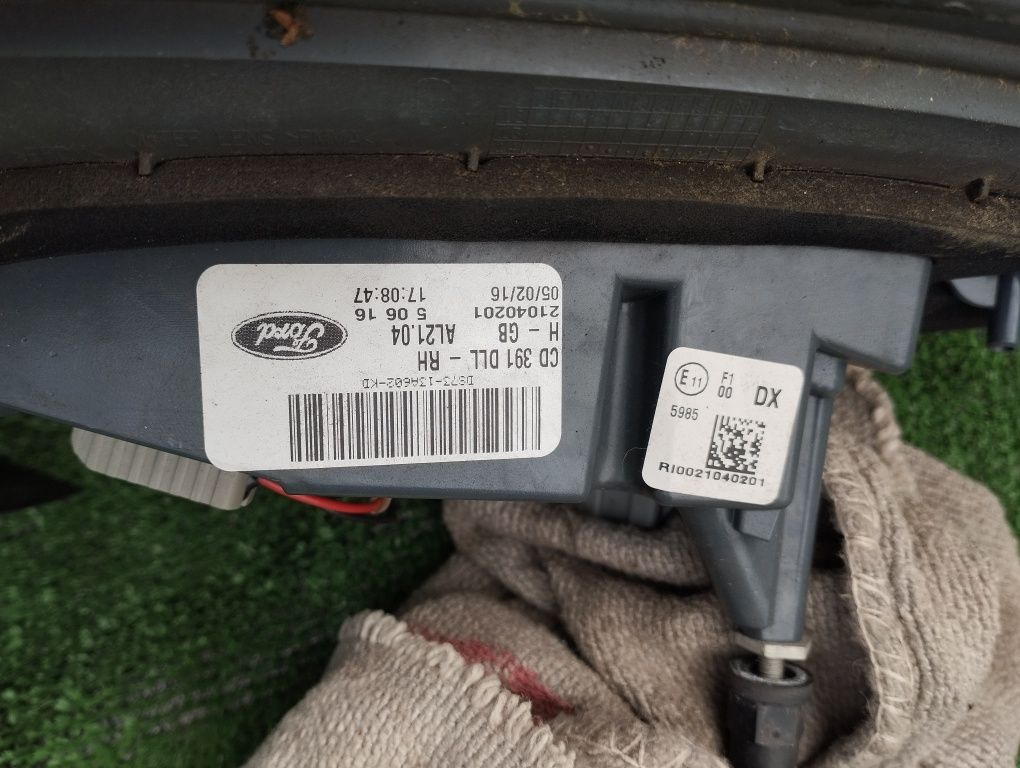 Ford Mondeo MK5 hatchback sedan lampa tył prawa błotnik klapa bagażnik