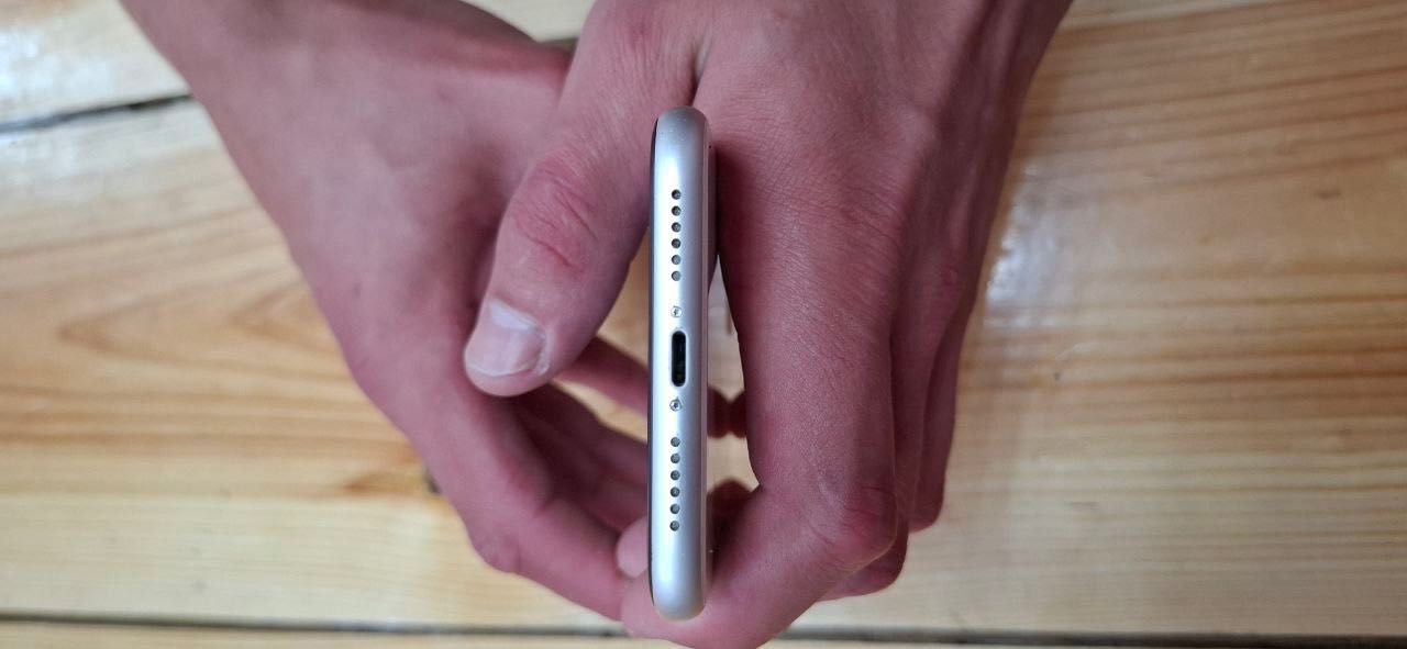 iPhone 11 белый на 128