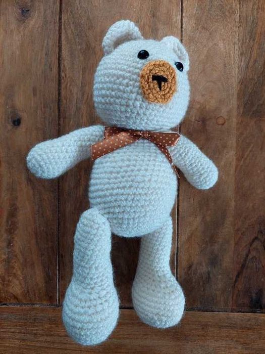 Uroczy szydełkowy miś 30 cm
