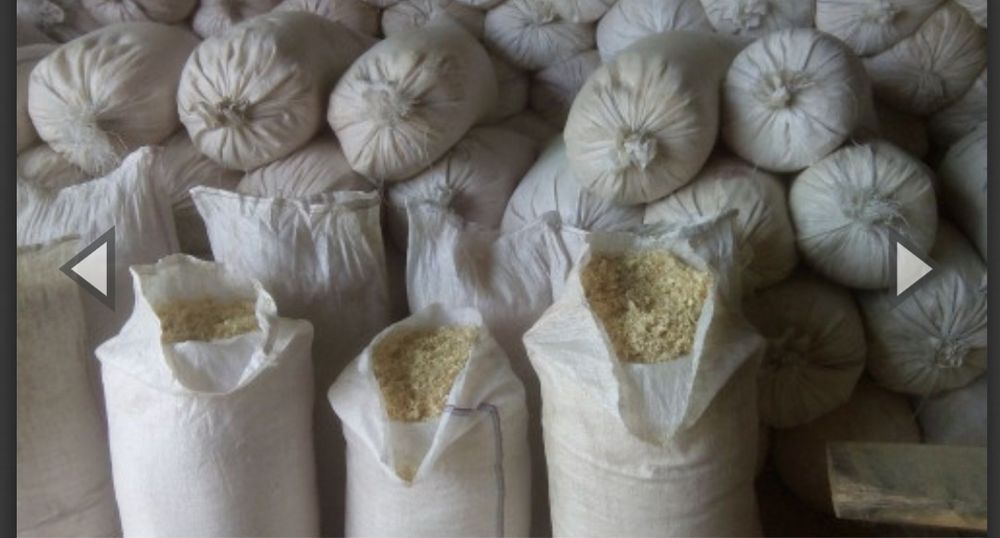 Тирса вільха та ясен суха в мішках