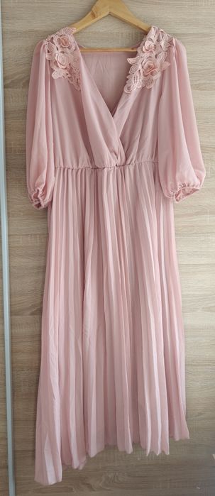 Sukienka różowa nowa
