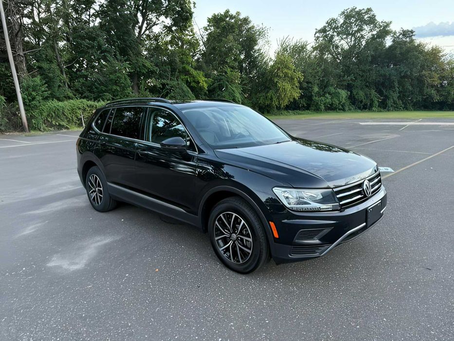 Volkswagen Tiguan      2021