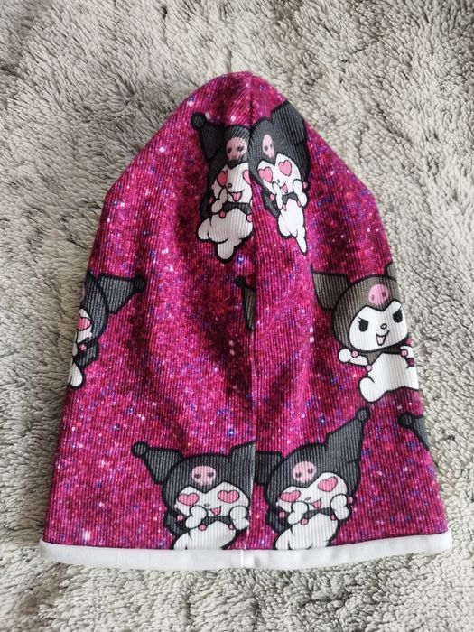 Czapka jesienno - zimowa Kuromi w rozmiarze 52-56 cm.