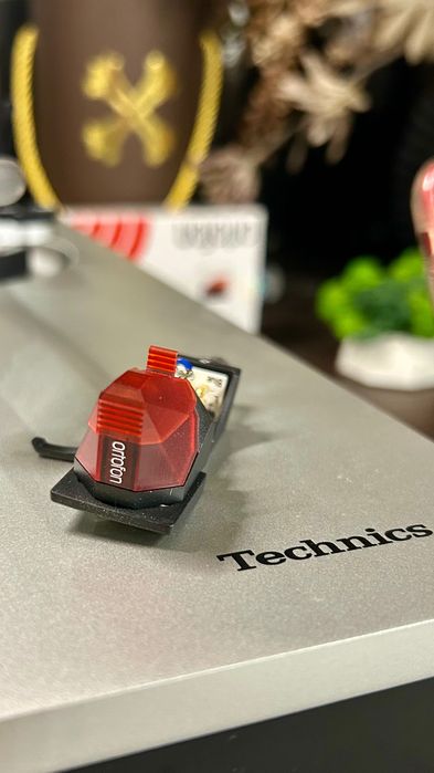 Продам головку звукоснимателя Ortofon 2M Red в отличном состоянии.