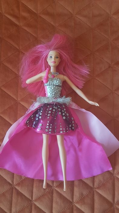 Zestaw 10 zabawek lalek Barbie i innych