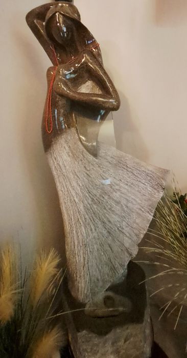 Fontanna na zewnątrz  Aurora