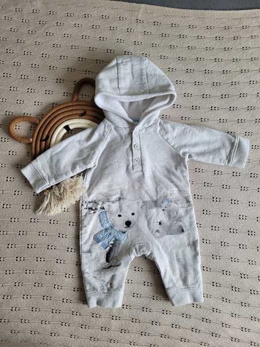 Śliczny dresowy kombinezon George