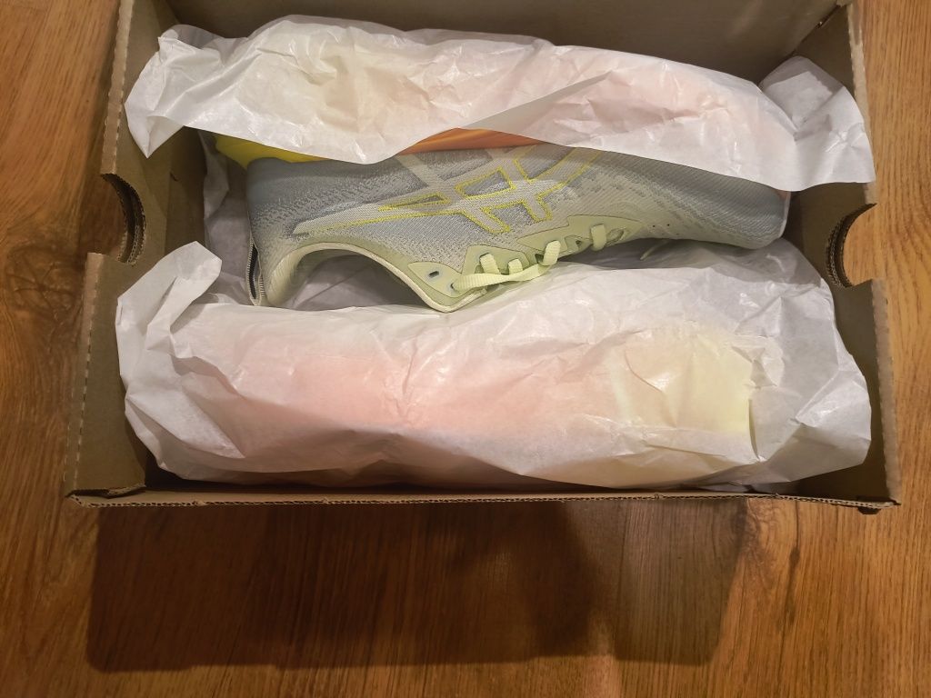 Buty do biegania Asics Novablast 4 Paris r. 40