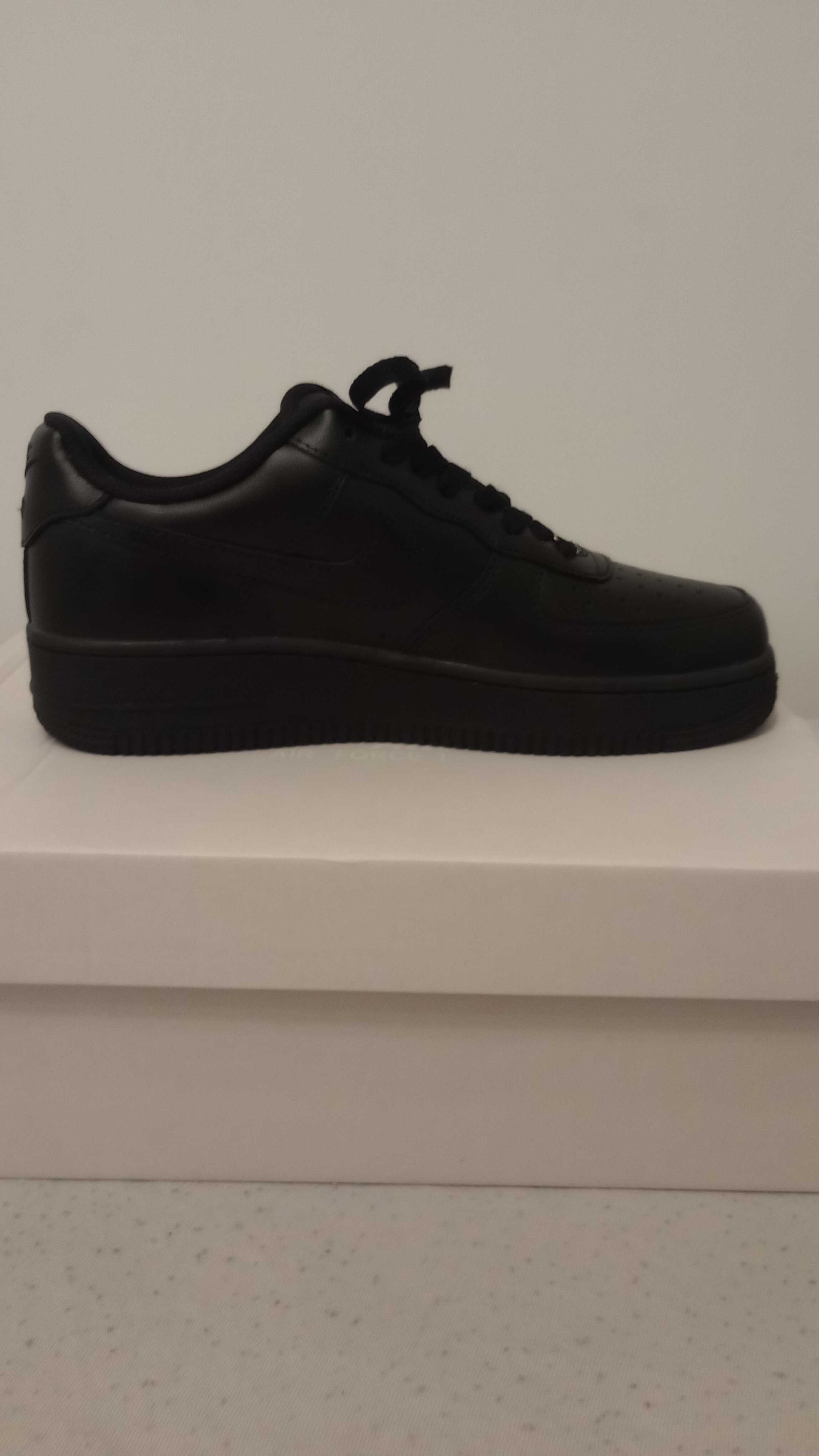 Buty Nike czarne AF1 0'7