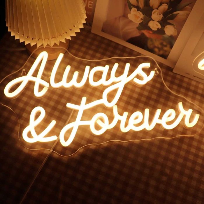 Napis neonowy "ALWAYS AND FOREVER"