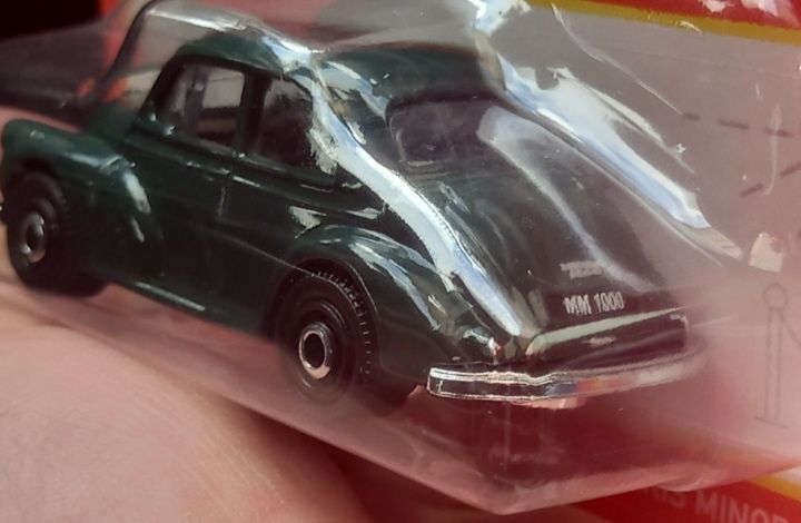 Morris minor saloon matchbox