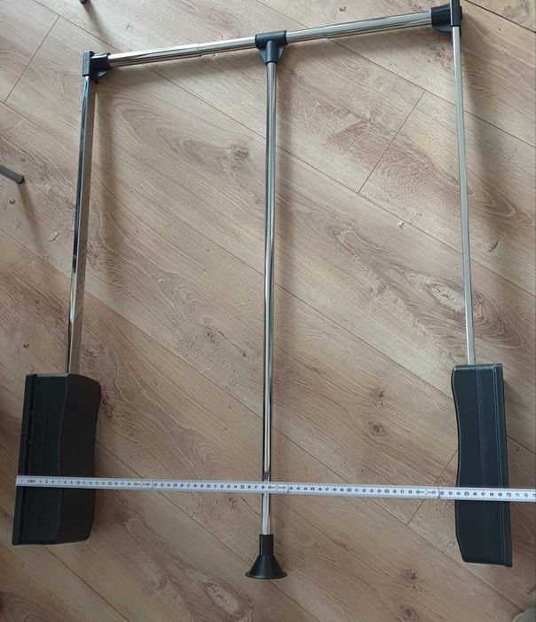 wieszak do szafy pantograf