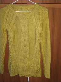 Продам женский вязаный свитер