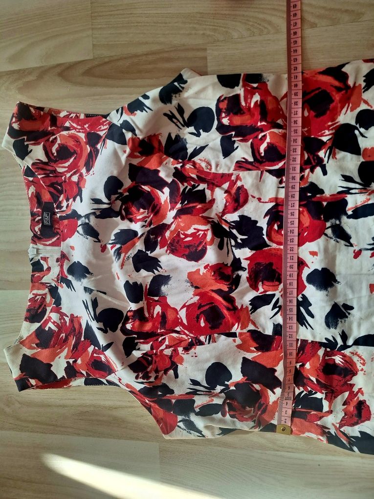 Lekka sukienka w kwiaty przed kolano roz. 42