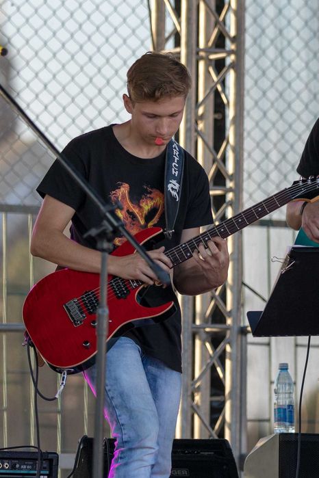 Lekcje gry na gitarze! CZYŻYNY