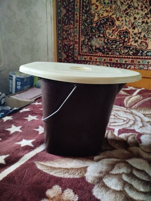 Ведро-туалет доя дому та вулиці