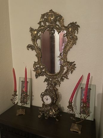 Espelho, relogio e candelabros