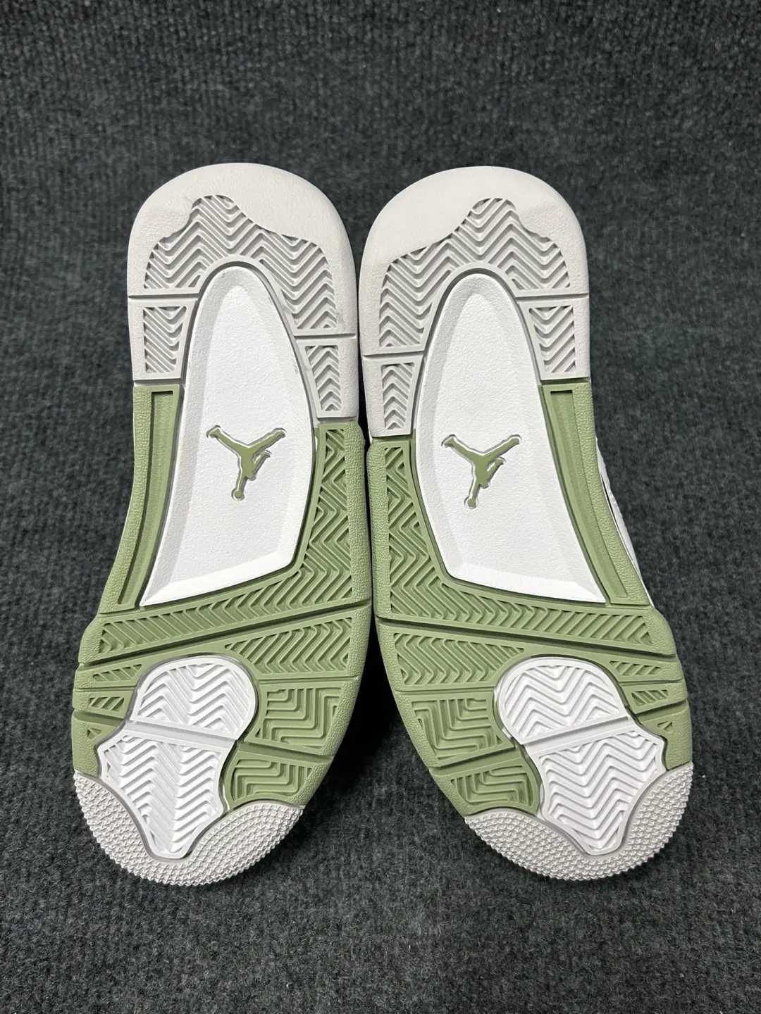 Klasyczny kolor pasujący do gumy_Jordan 4 Retro Seafoam nikeR. 40